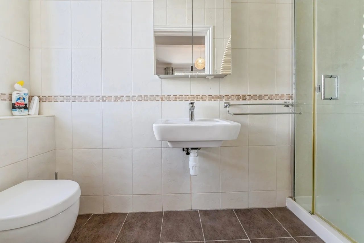 Sylvia Avenue, Hutton, Brentwood, Essex, CM13, photo 16
