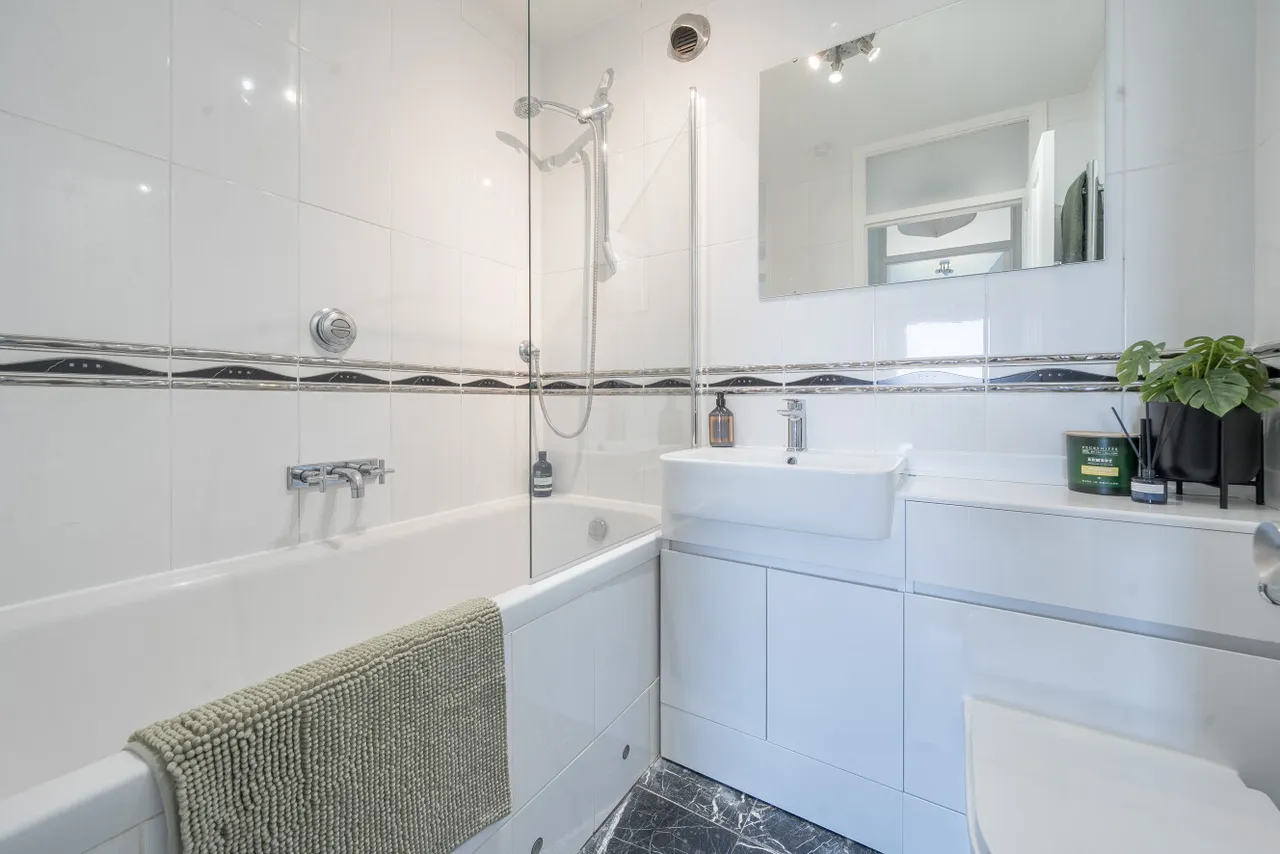 Porchester Mead, Beckenham, BR3, photo 6