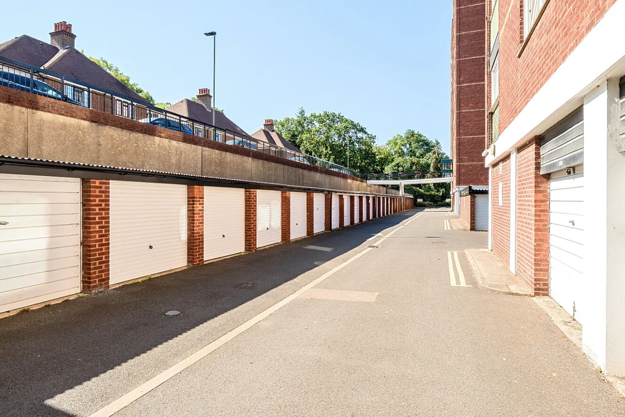 Porchester Mead, Beckenham, BR3, photo 8
