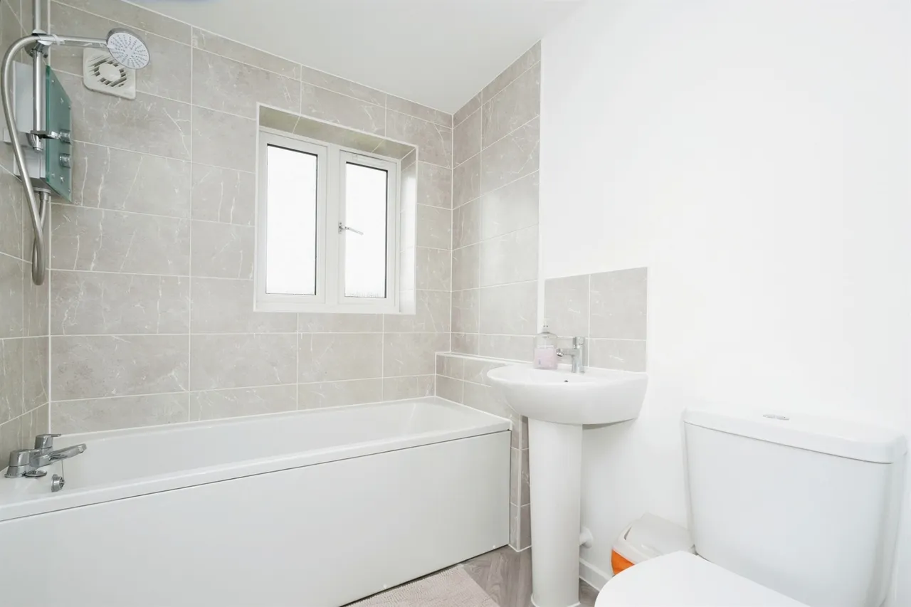 Grayling Avenue, Swindon, SN3, photo 12