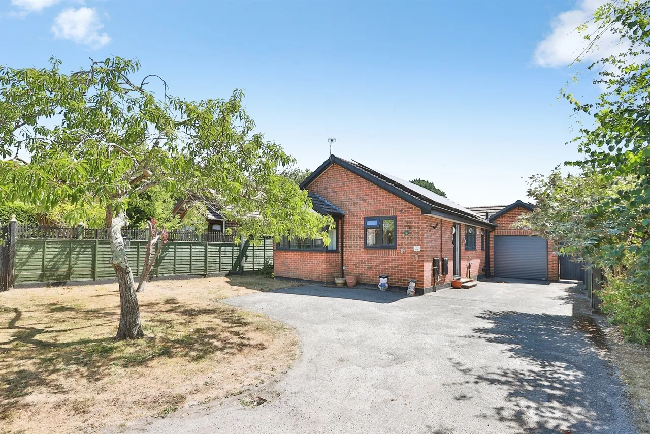 3 bed house for sale — Tan Howse Close, Bournemouth