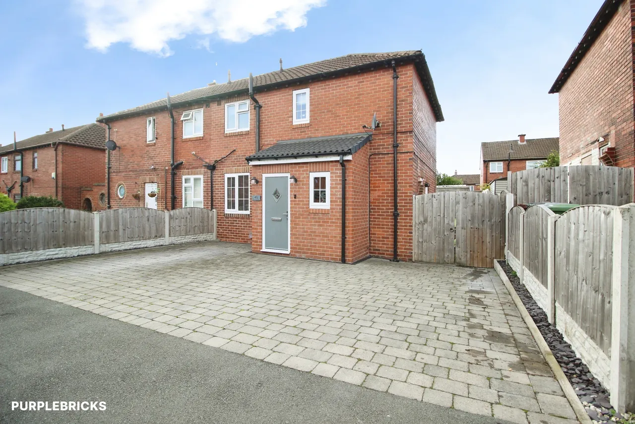 2 bed house for sale, Churchfield Lane, Leeds, LS26