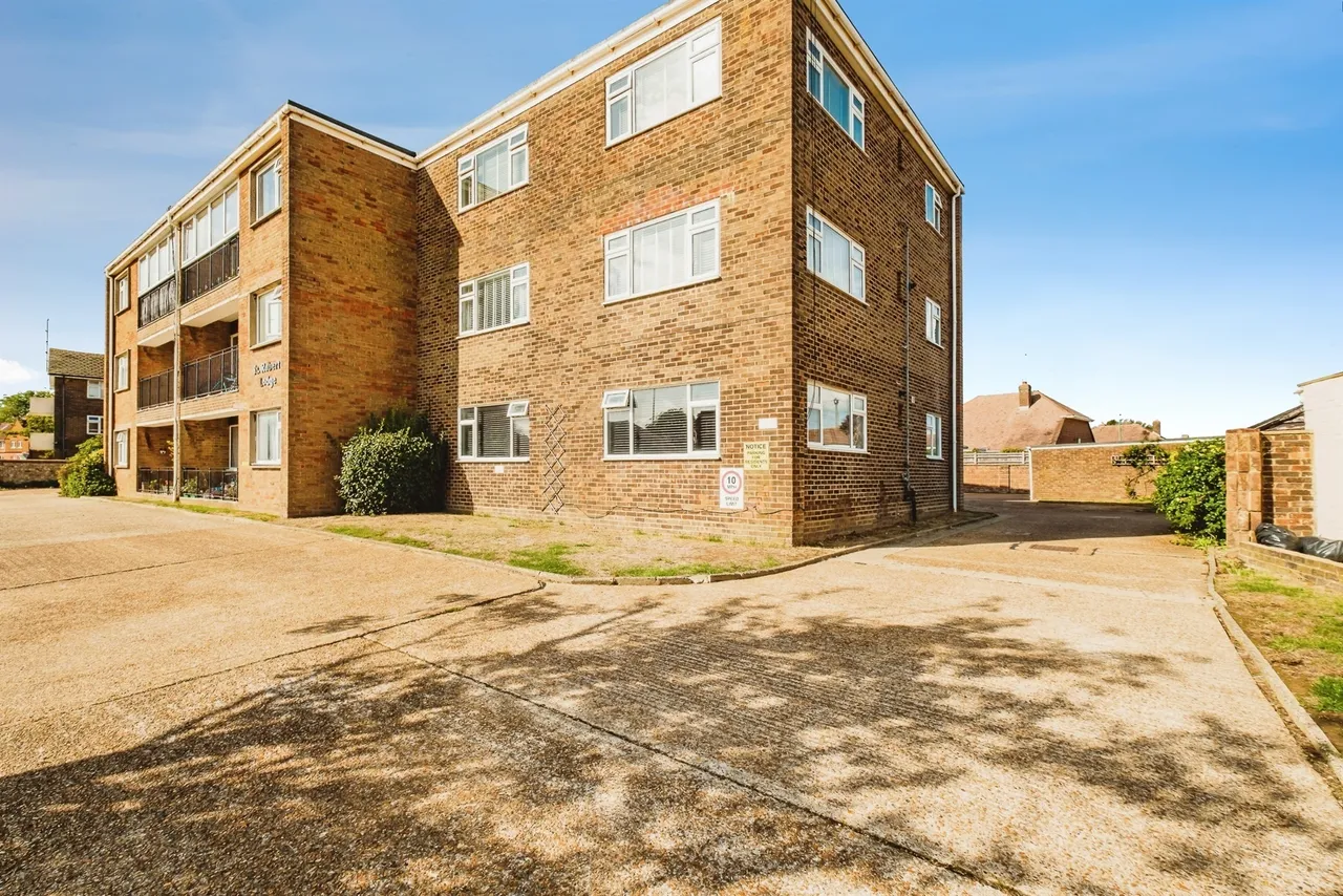 2 bed flat for sale, Sompting Road, Lancing, BN15