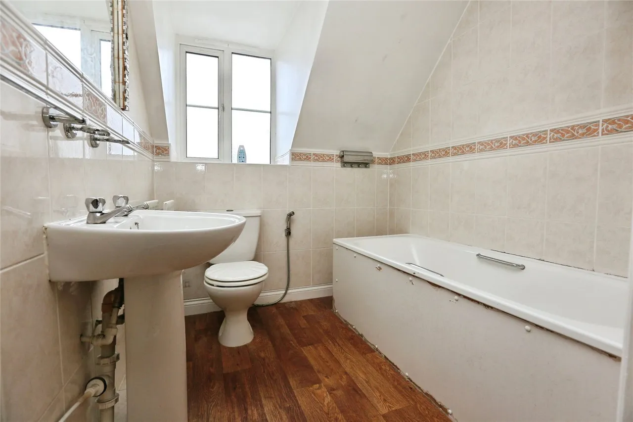 Station Road, Park Gate, SO31, photo 15