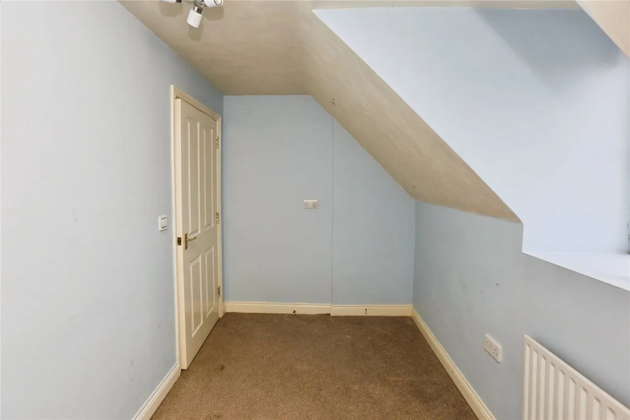 Station Road, Park Gate, SO31, photo 13
