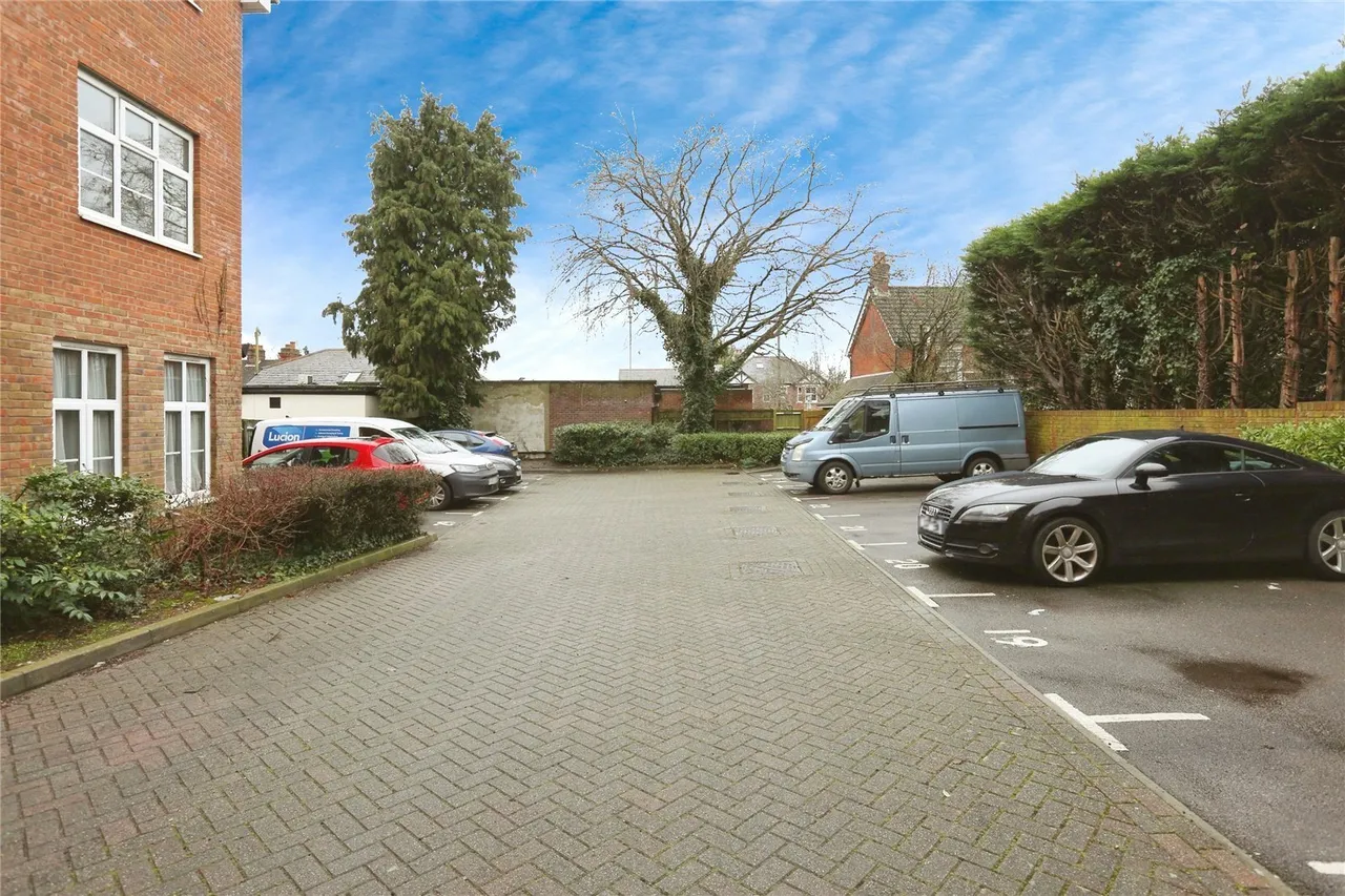 Station Road, Park Gate, SO31, photo 14