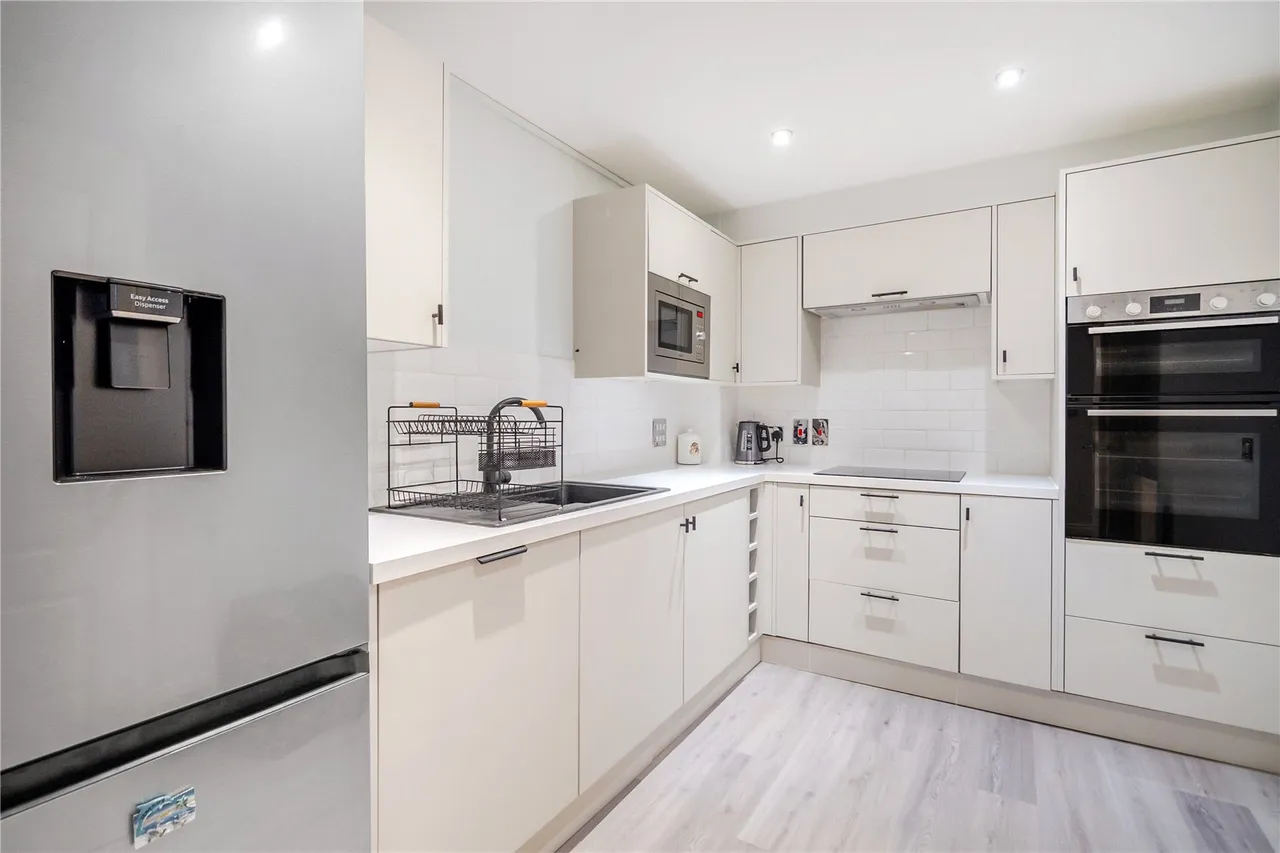Searlewood Court, 143 Guildford Road, Woking, Surrey, GU24 9LS, photo 4