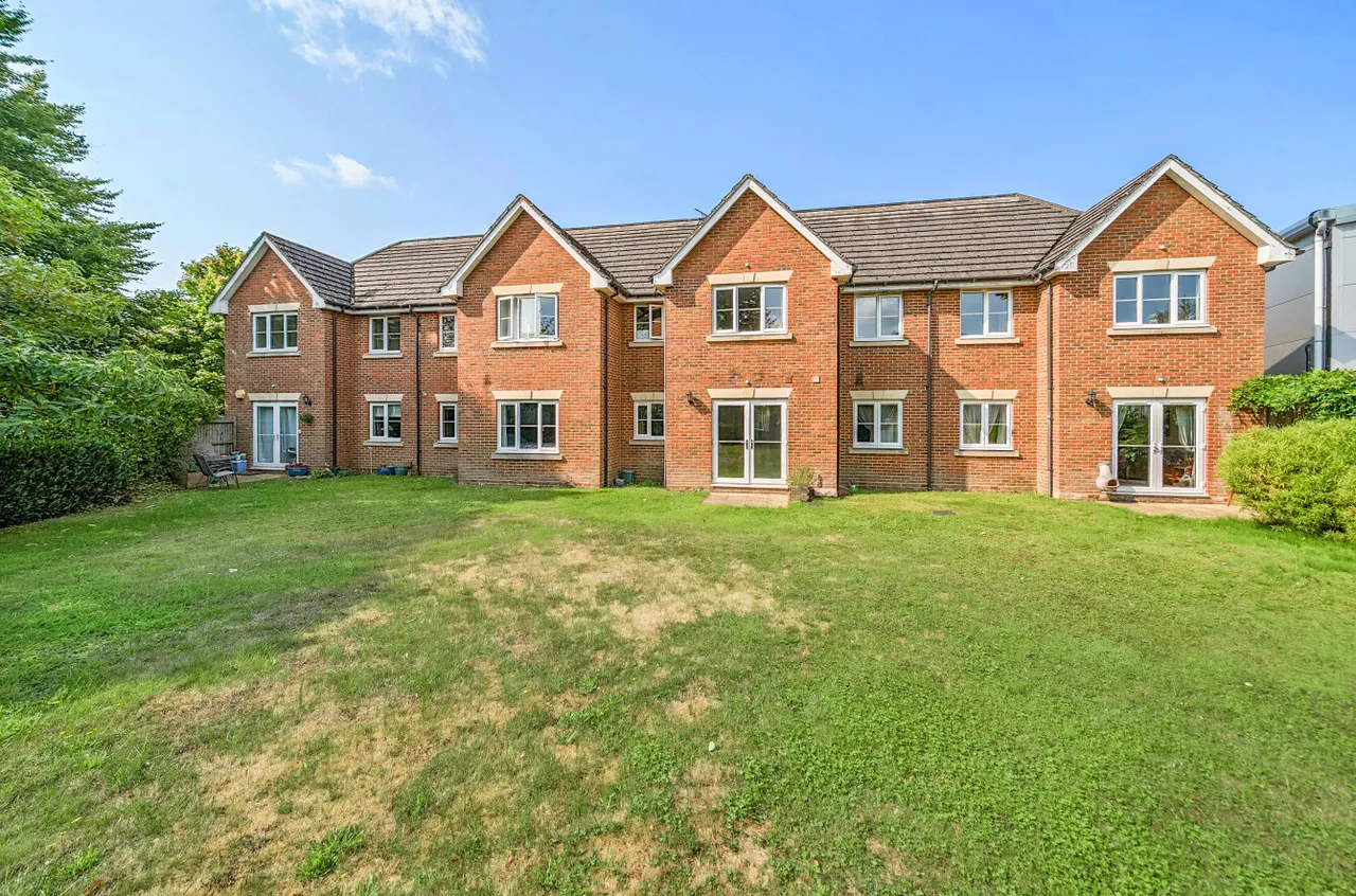 Searlewood Court, 143 Guildford Road, Woking, Surrey, GU24 9LS, photo 10