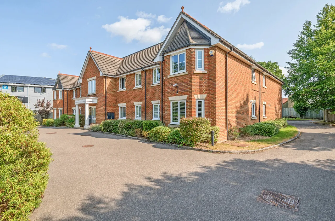Searlewood Court, 143 Guildford Road, Woking, Surrey, GU24 9LS, photo 11