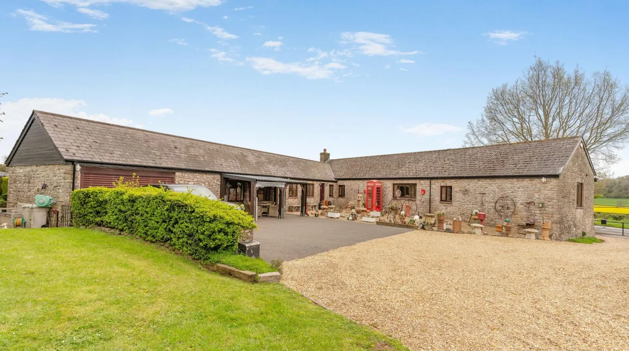 3 bed barn conversion for sale, Caerwent, Caldicot, NP26