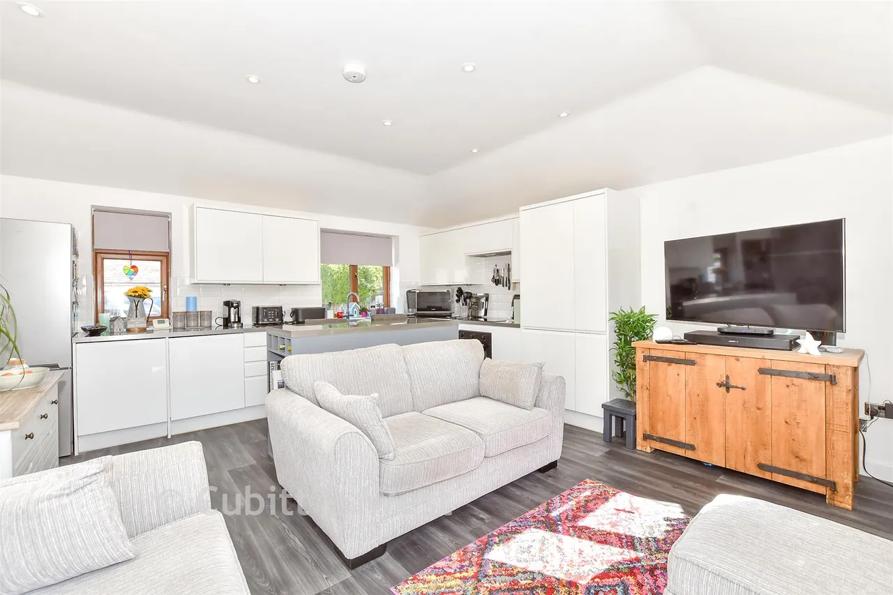 Main Road, Southbourne, PO10, photo 3