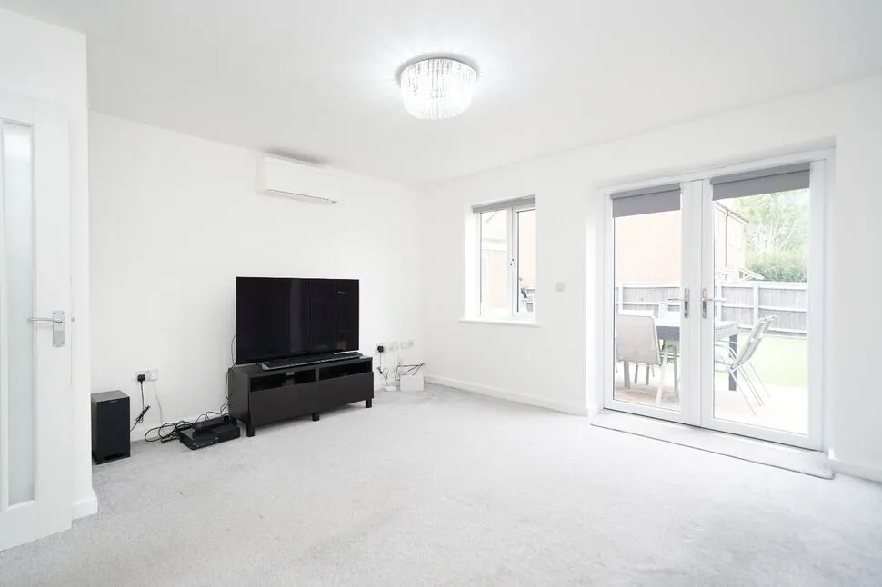 Swansnest Grove, Nuneaton, Warwickshire, CV10, photo 2