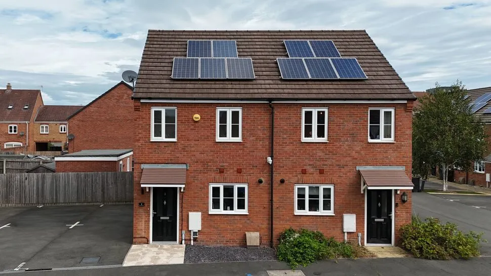 2 bed house for sale — Swansnest Grove, Nuneaton, Warwickshire, CV10