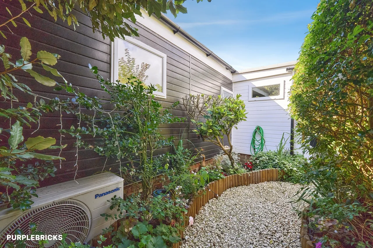 Upper Halliford Road, Shepperton, TW17, photo 24