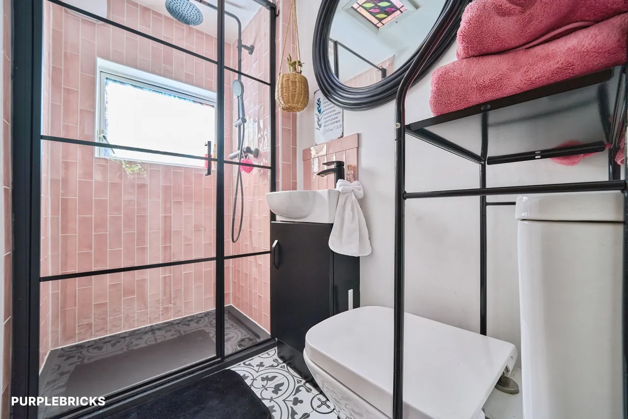 Upper Halliford Road, Shepperton, TW17, photo 20