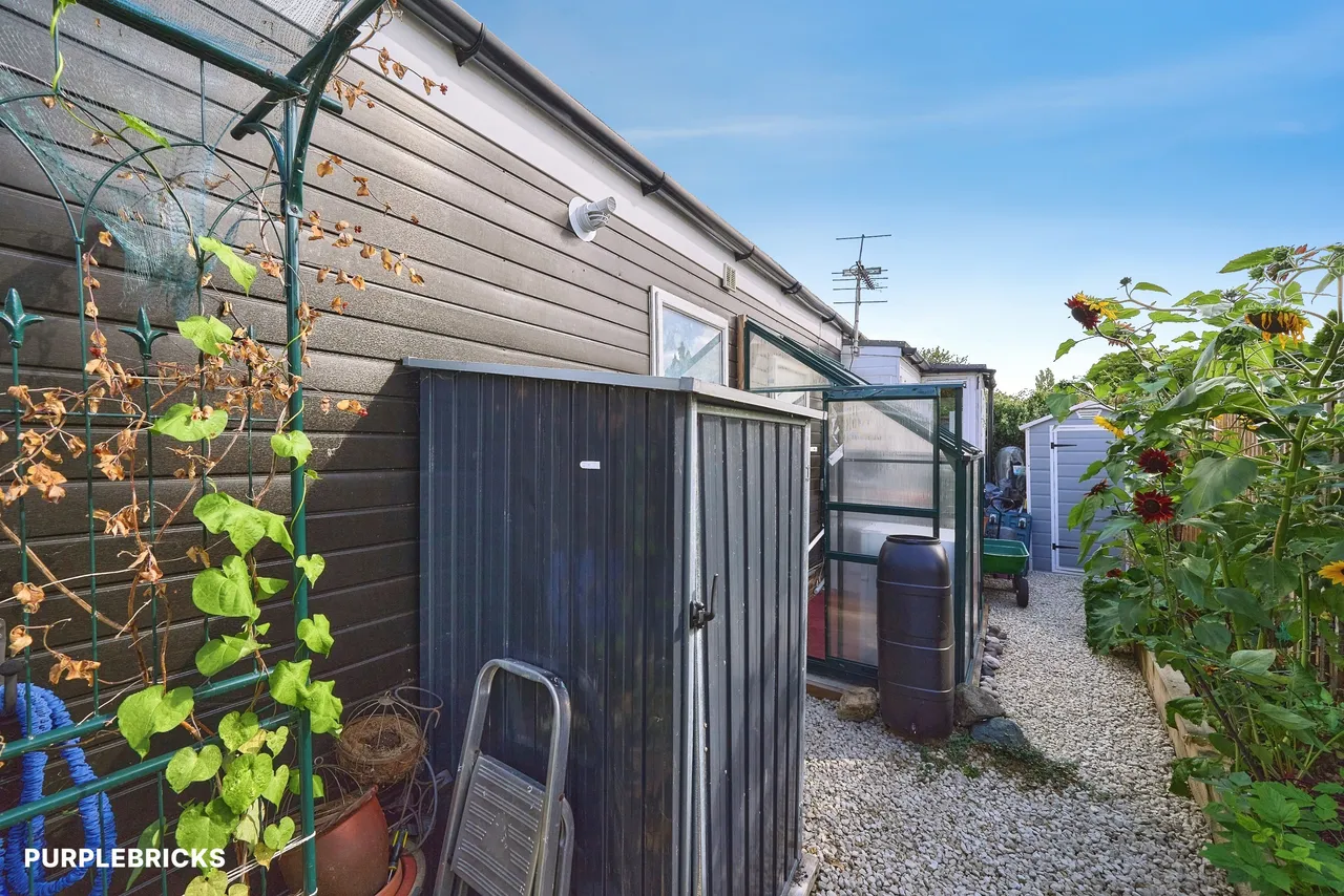 Upper Halliford Road, Shepperton, TW17, photo 3