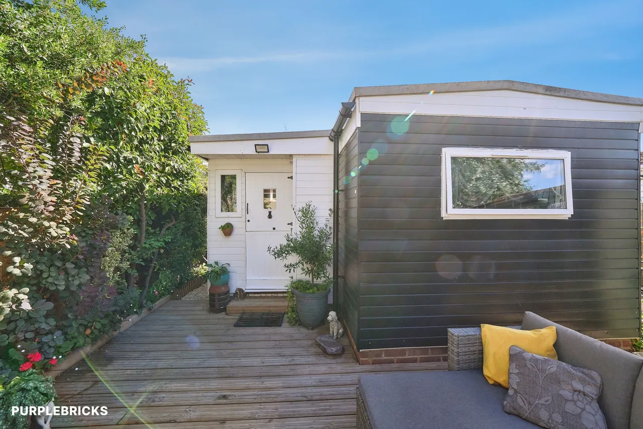 Upper Halliford Road, Shepperton, TW17, photo 2
