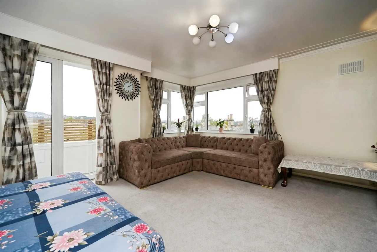 Bradford Road, Shipley, BD18, photo 8