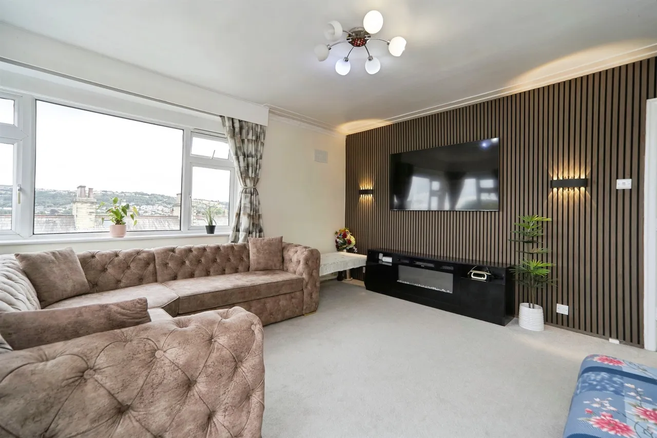 Bradford Road, Shipley, BD18, photo 2
