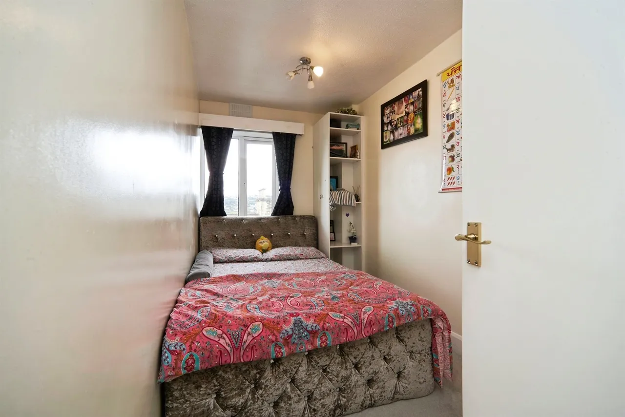 Bradford Road, Shipley, BD18, photo 17