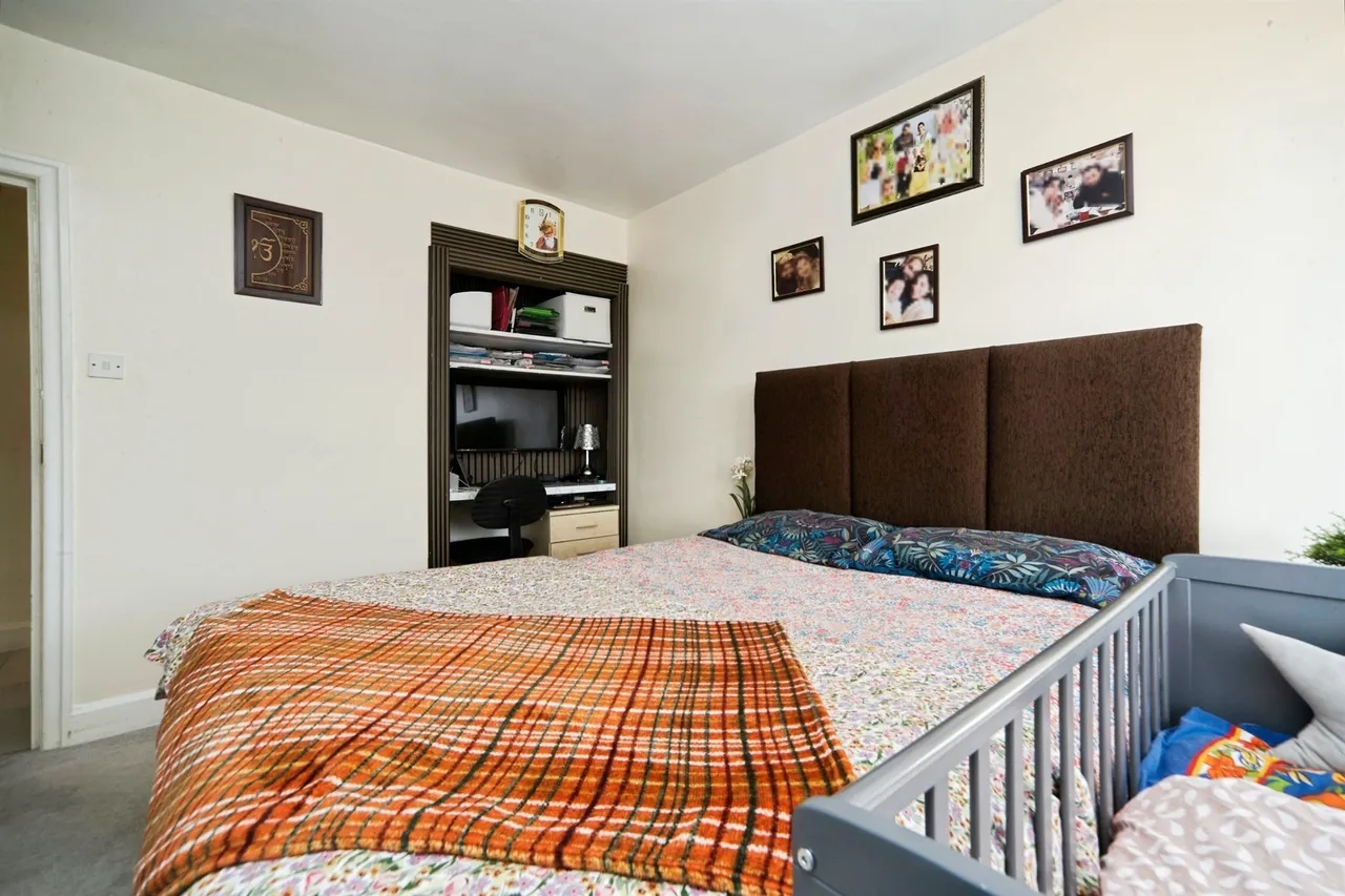 Bradford Road, Shipley, BD18, photo 15