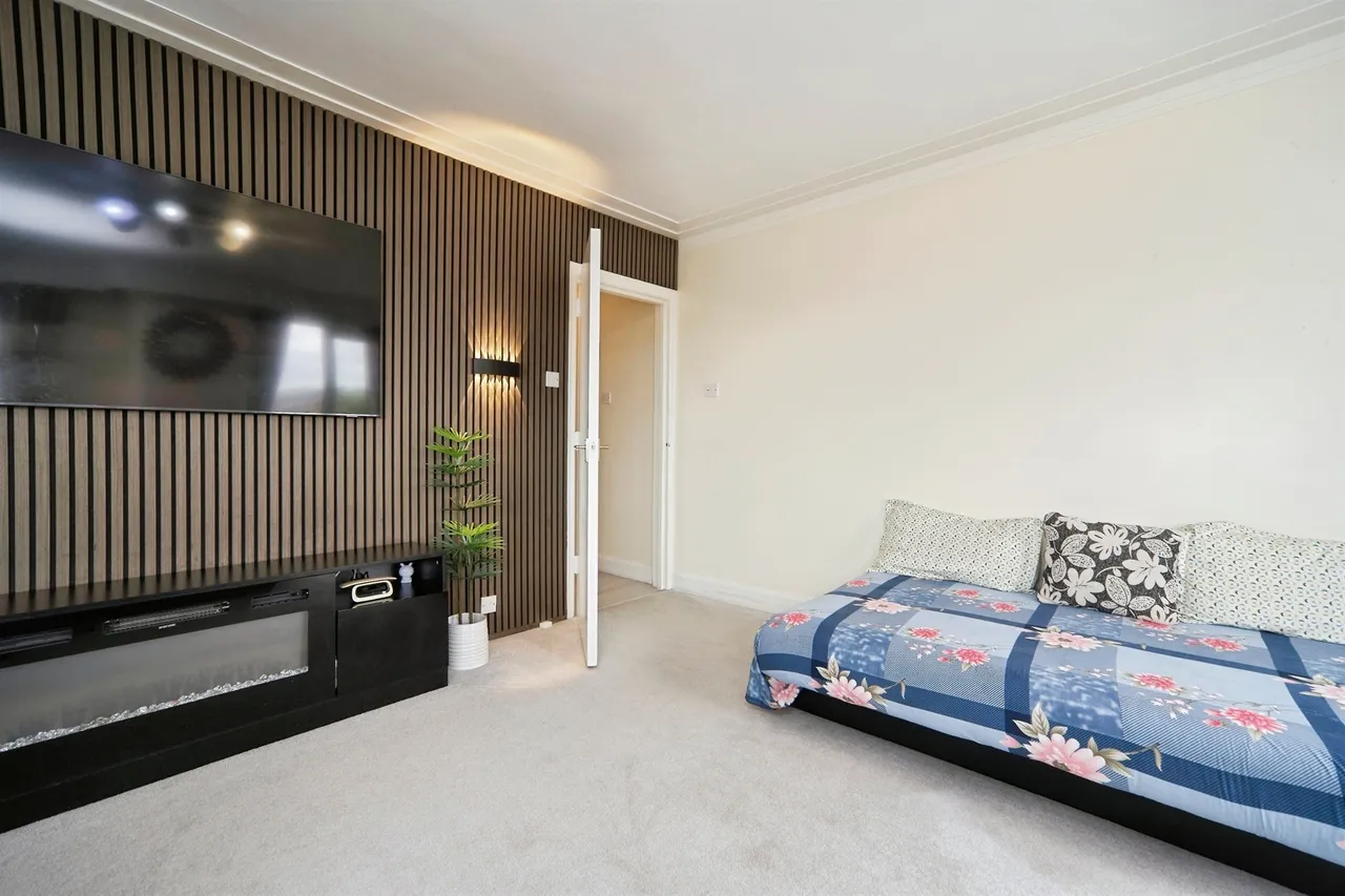 Bradford Road, Shipley, BD18, photo 10