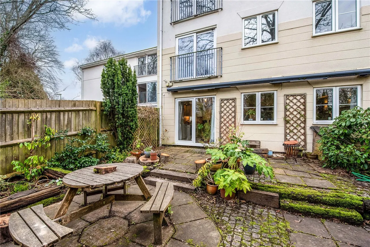 2 bed in park road to rent — Abbotts Court, Park Road, Winchester, SO23