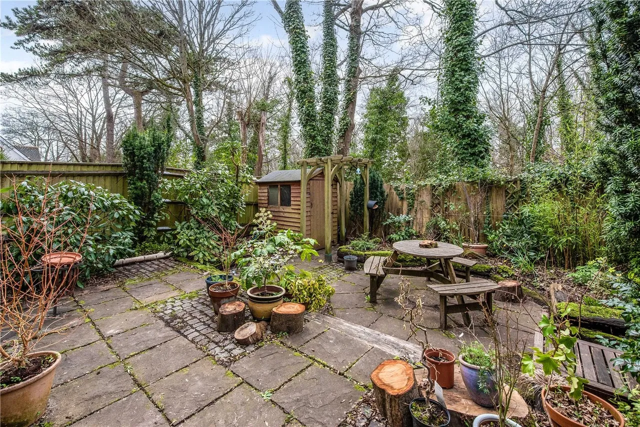 Abbotts Court, Park Road, Winchester, SO23, photo 2