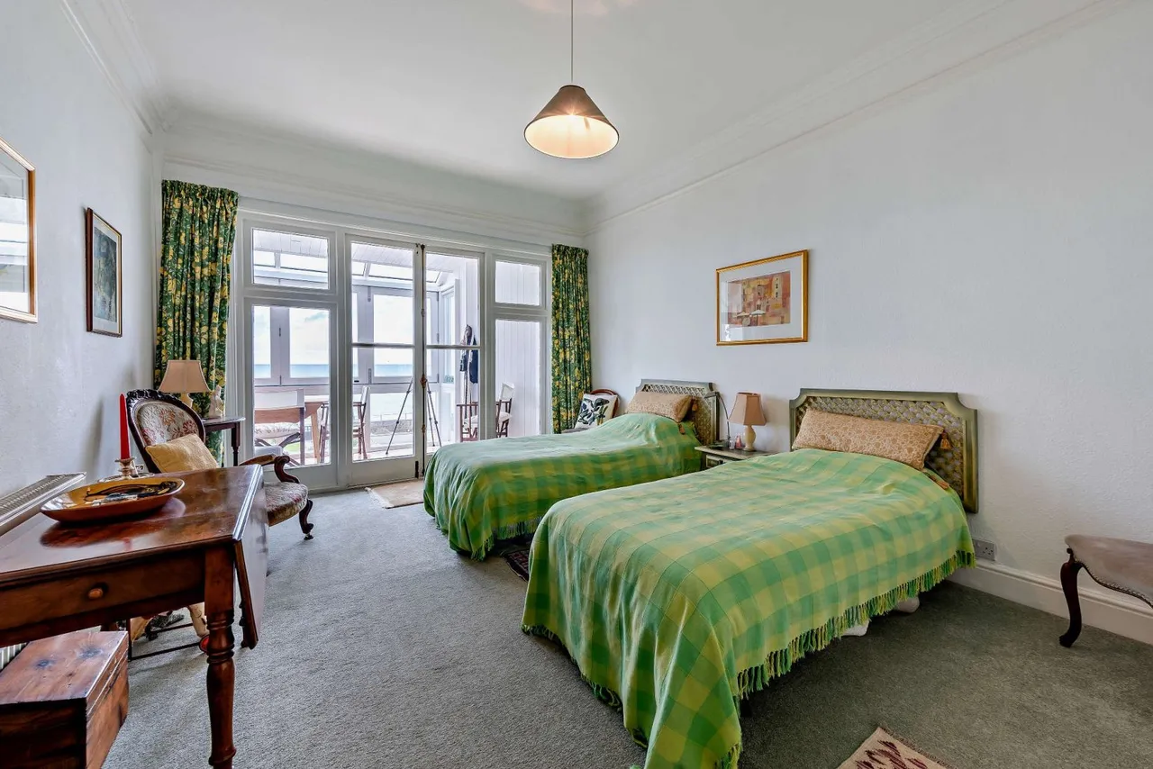 Marina Court Avenue, Bexhill-on-Sea, East Sussex, TN40 1BN, photo 12