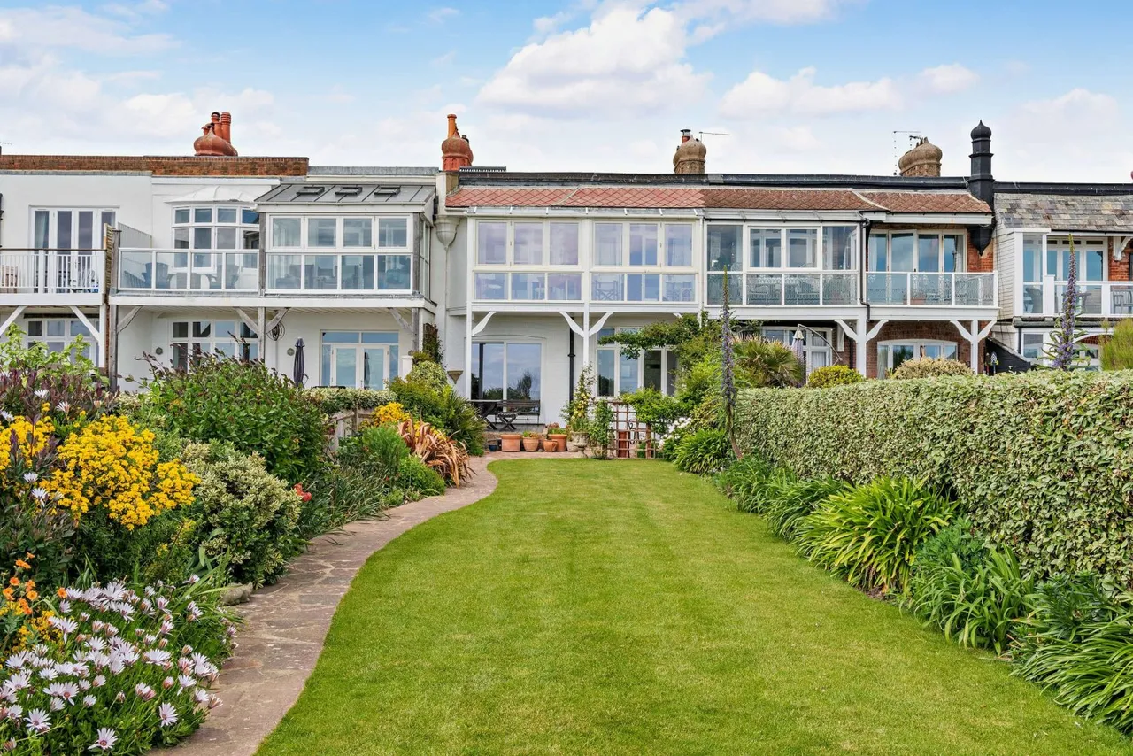 Marina Court Avenue, Bexhill-on-Sea, East Sussex, TN40 1BN, photo 2