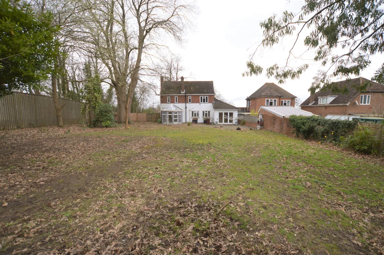 Robin Hood Lane, Blue Bell Hill, Chatham, Kent, ME5 9QU, photo 4