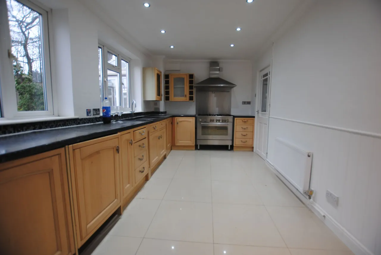 Robin Hood Lane, Blue Bell Hill, Chatham, Kent, ME5 9QU, photo 3