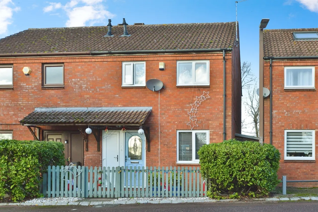 2 bed house for sale — Quinton Drive, Bradwell, Milton Keynes