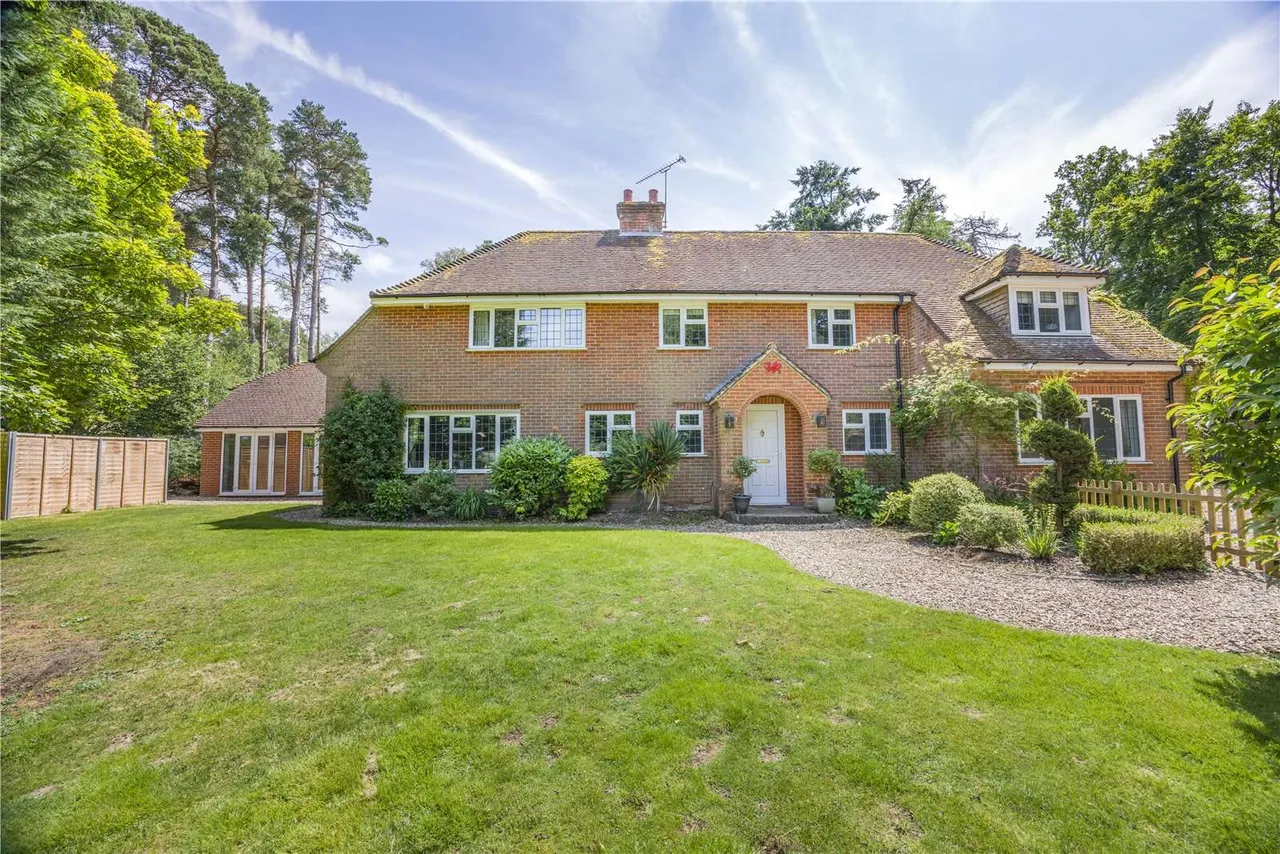 Red Shute Hill, Hermitage, Thatcham, Berkshire, RG18 9QH, photo 2