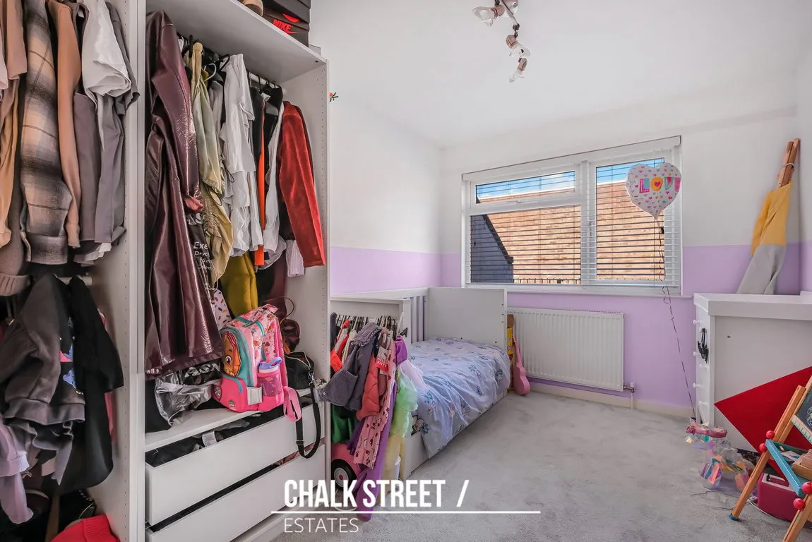 Northolt Way, Hornchurch, RM12 5RX, photo 11