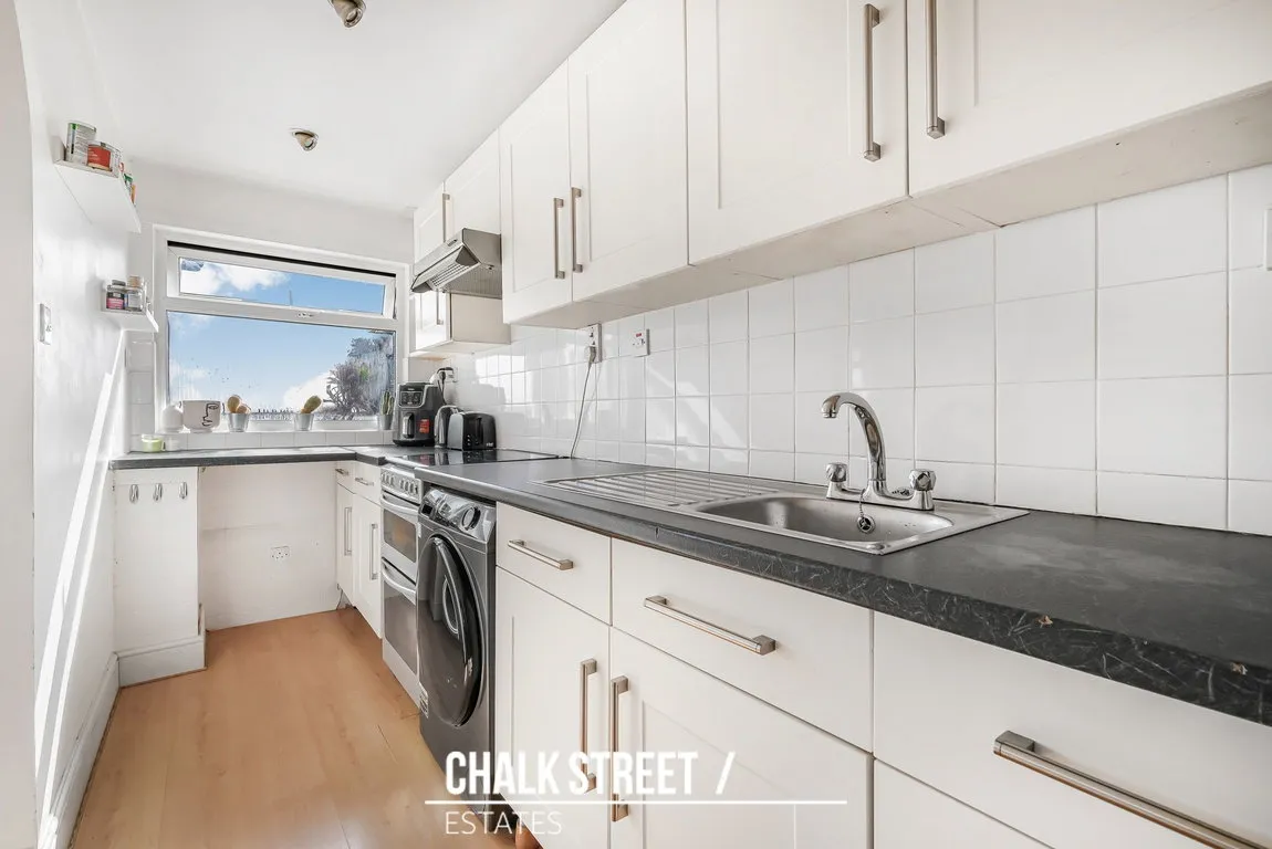 Northolt Way, Hornchurch, RM12 5RX, photo 6