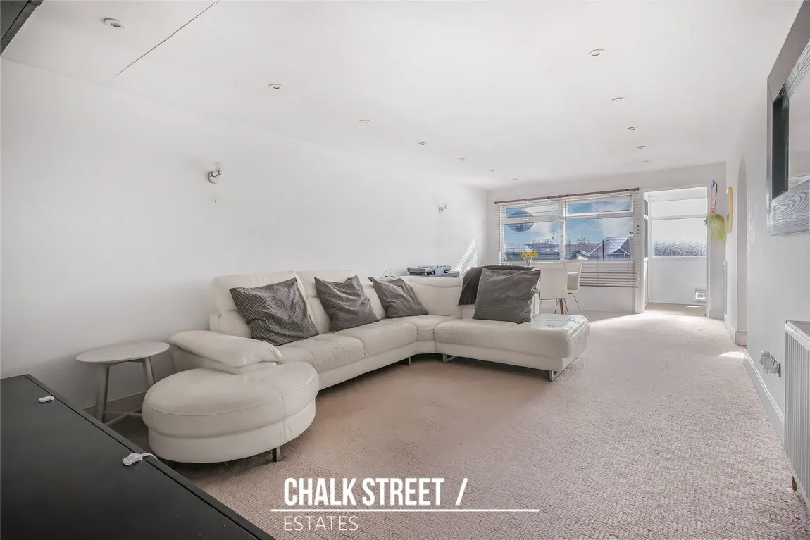 Northolt Way, Hornchurch, RM12 5RX, photo 3