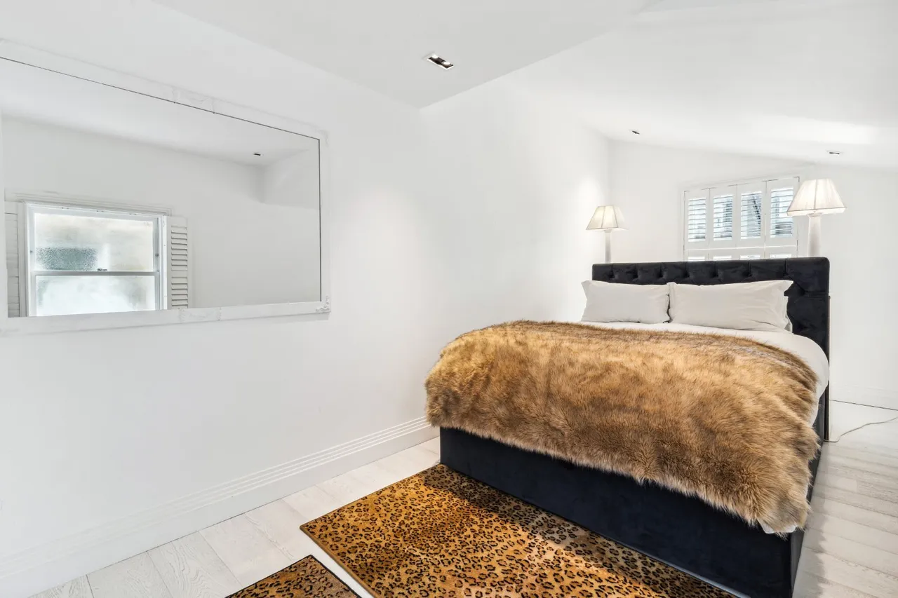 Fullerton Road, London, SW18, photo 9