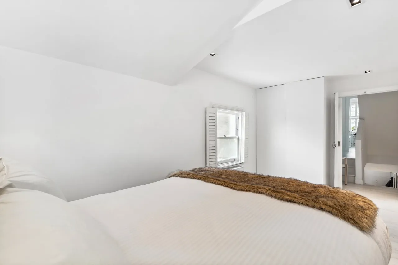 Fullerton Road, London, SW18, photo 8