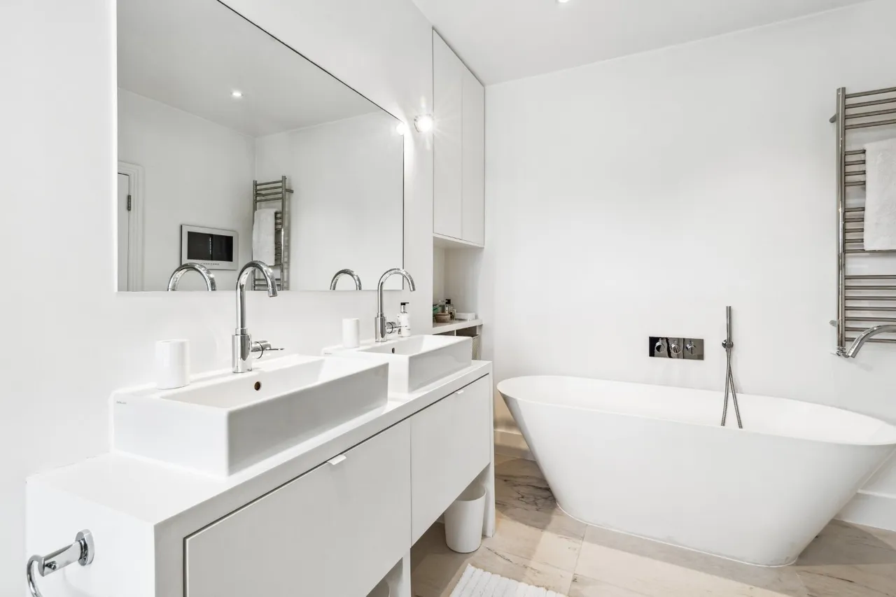 Fullerton Road, London, SW18, photo 10