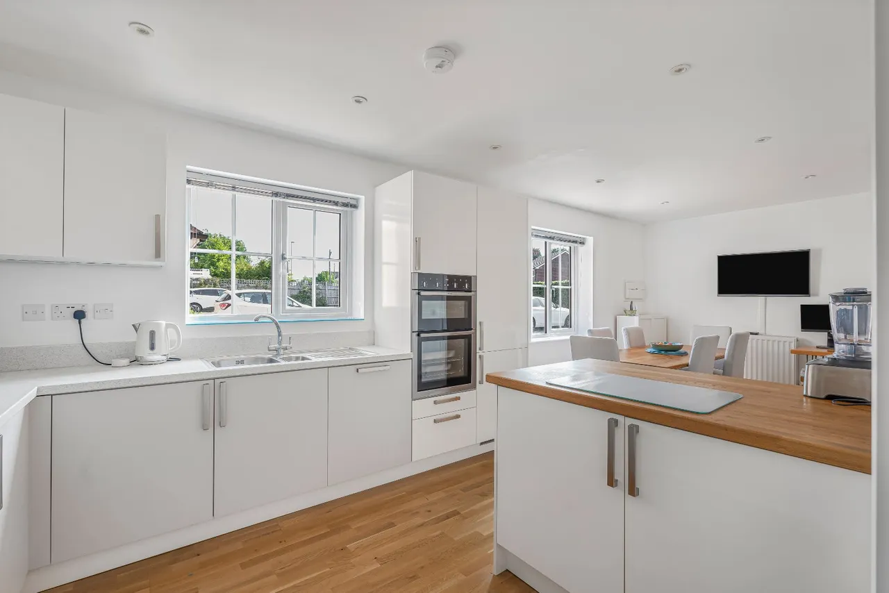 Winchester Road, GU34, photo 3