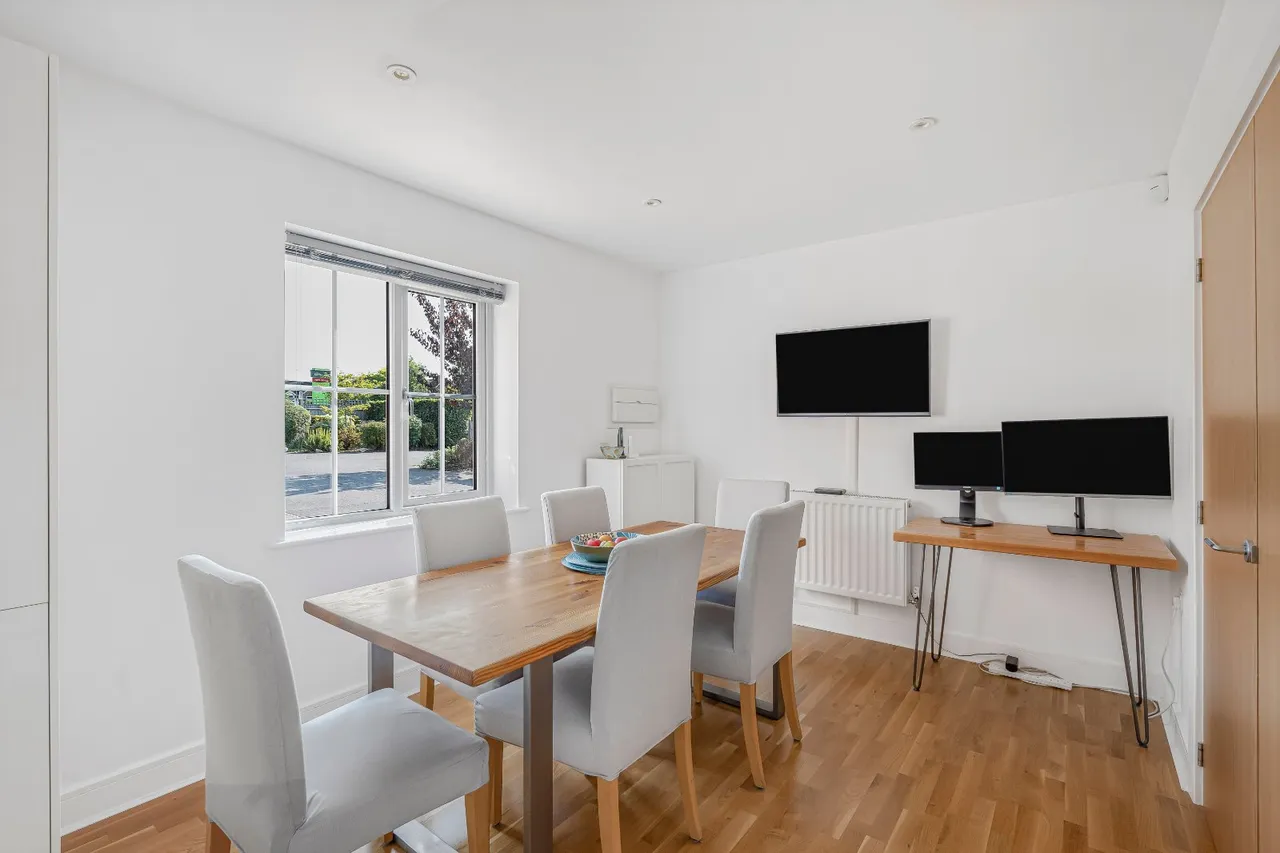 Winchester Road, GU34, photo 4