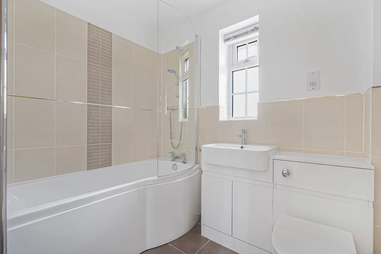 Winchester Road, GU34, photo 6