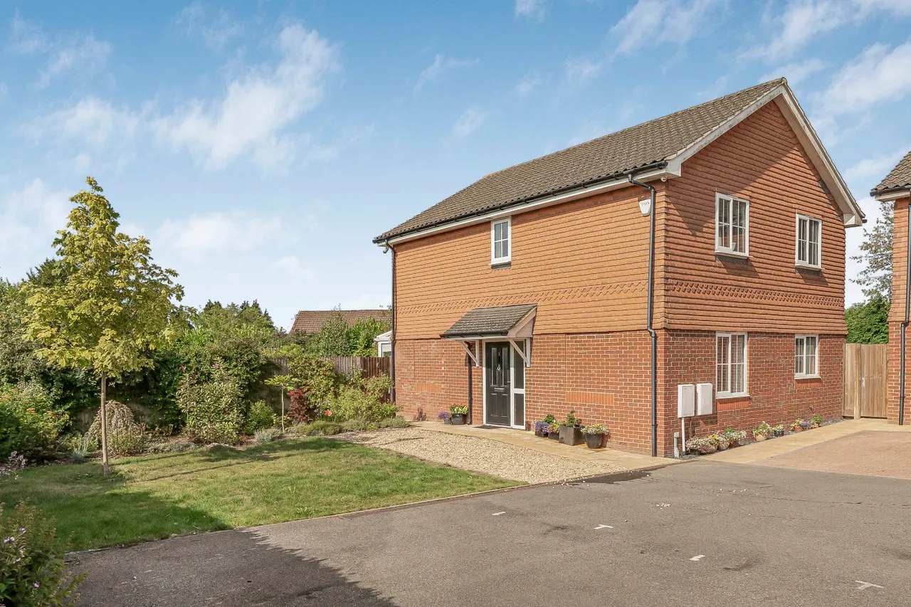 Winchester Road, GU34, photo 17