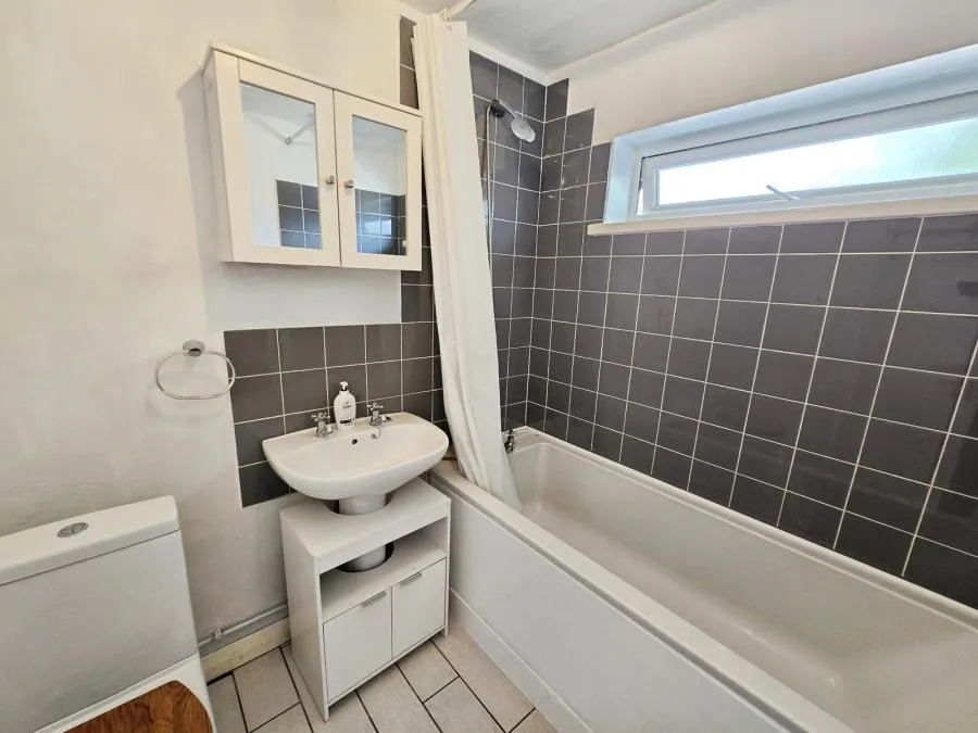Redlake Road, Freshwater, PO40, photo 9