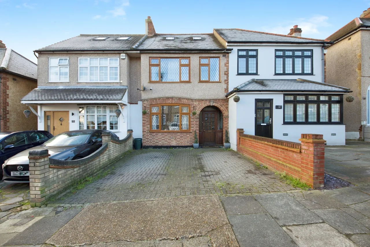 3 bed house for sale — Mount Pleasant Road, Collier Row, Romford, Havering, RM5