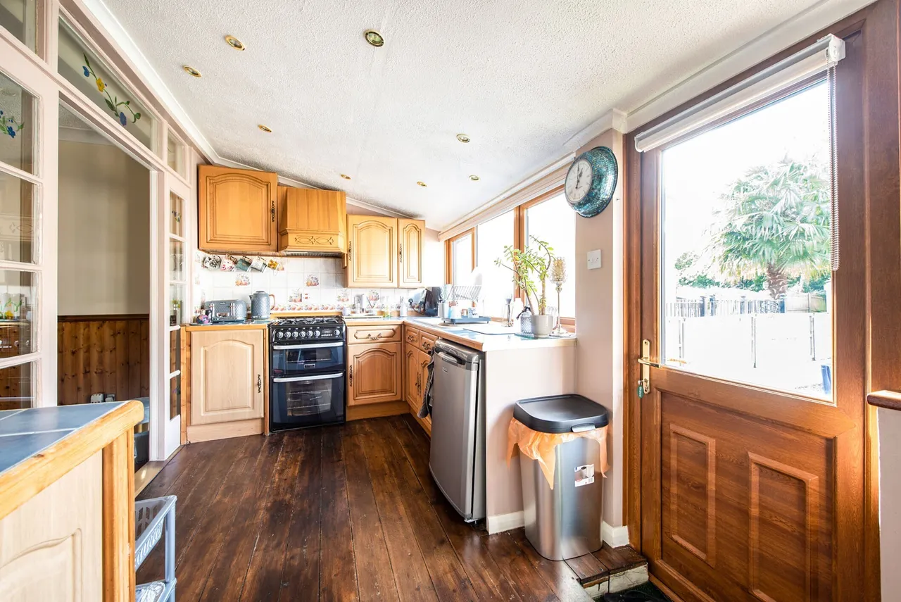 Mount Pleasant Road, Collier Row, Romford, Havering, RM5, photo 6
