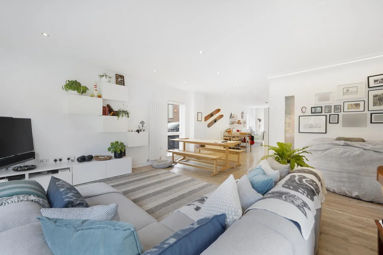 Guardhouse Way, Millbrook Park, NW7 1FX, photo 2