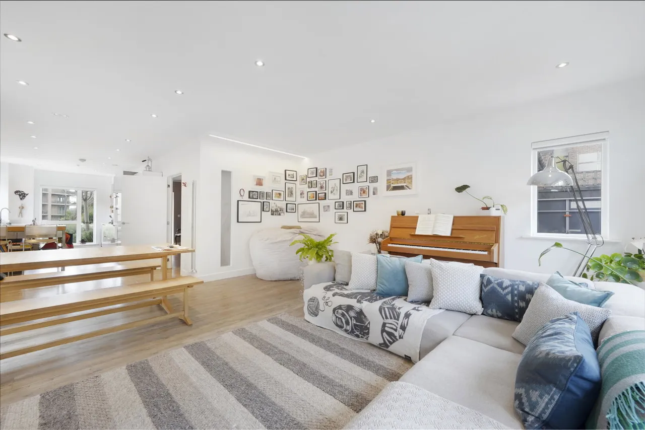 Guardhouse Way, Millbrook Park, NW7 1FX, photo 3