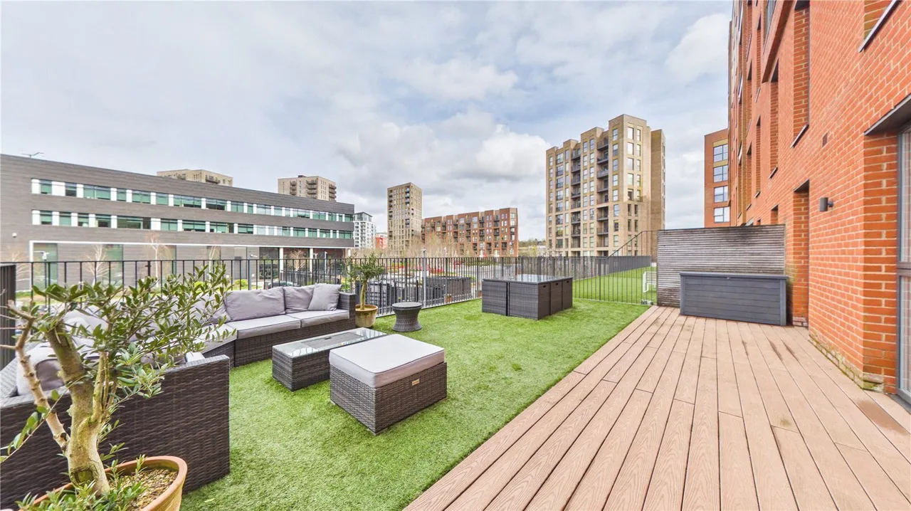 Lismore Boulevard, London, NW9, photo 20